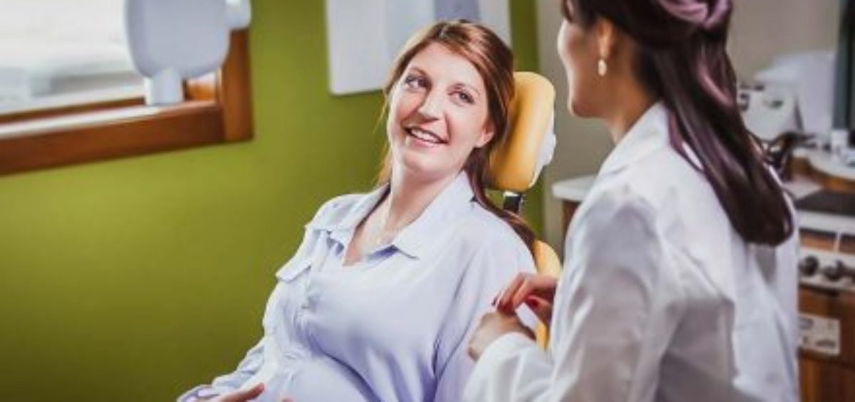 mulher grávida dentista